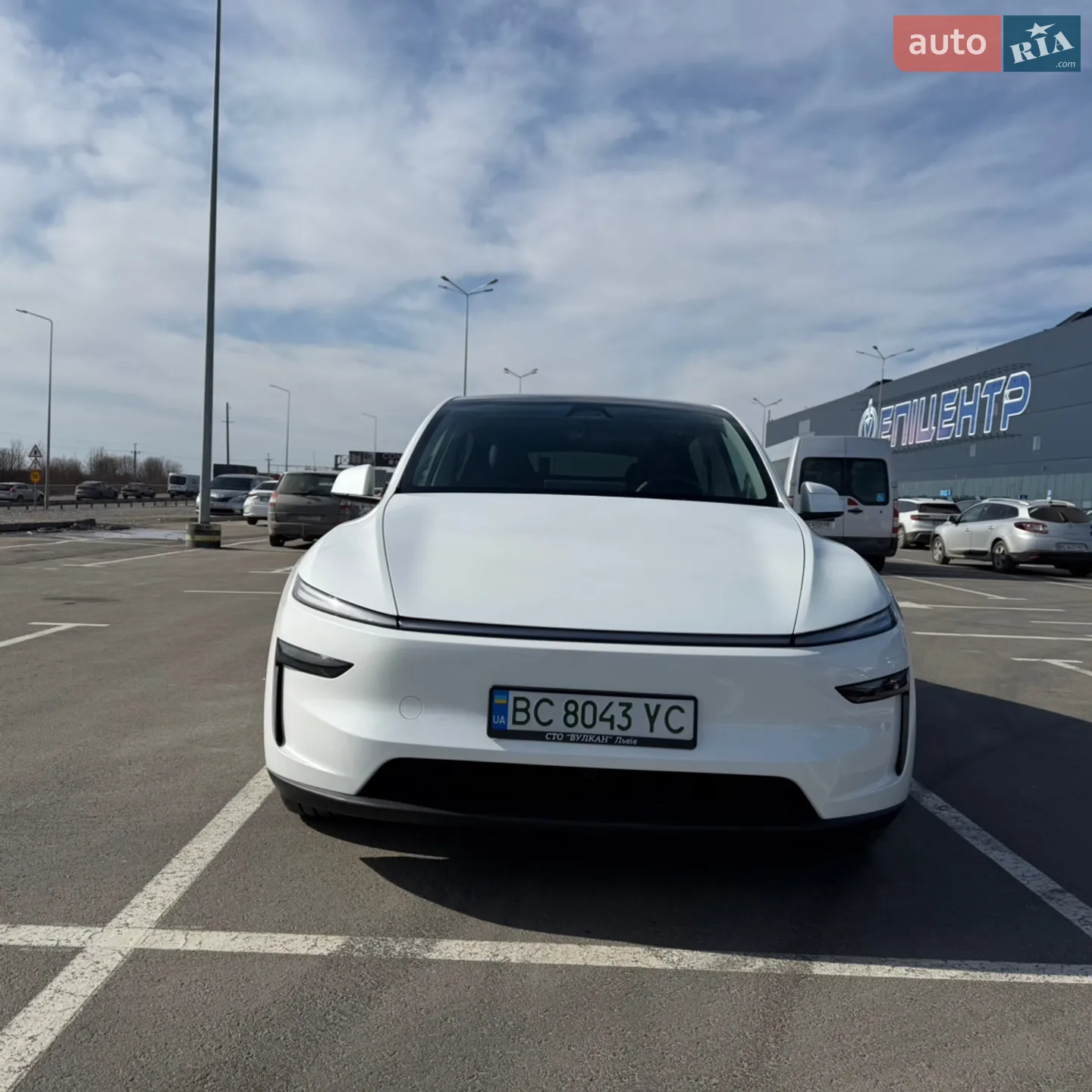 2025 Tesla Model Y - мініатюра 10