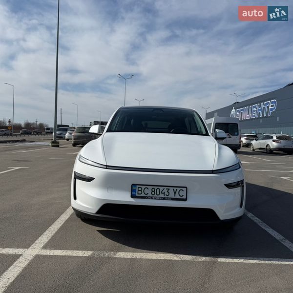 Внедорожник / Кроссовер Tesla Model Y 2025 в Львове
