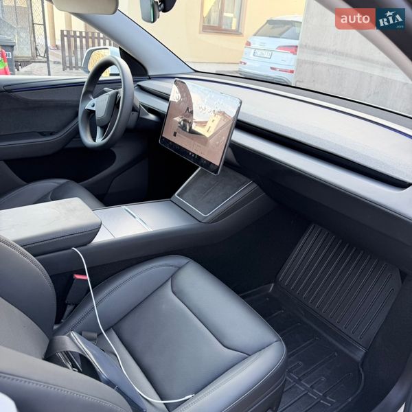 Внедорожник / Кроссовер Tesla Model Y 2025 в Львове