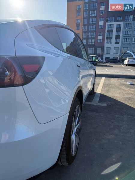 Внедорожник / Кроссовер Tesla Model Y 2021 в Ровно