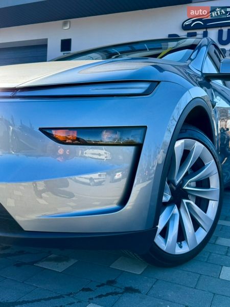 Внедорожник / Кроссовер Tesla Model Y 2025 в Дрогобыче