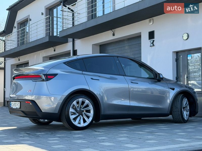 Внедорожник / Кроссовер Tesla Model Y 2025 в Дрогобыче