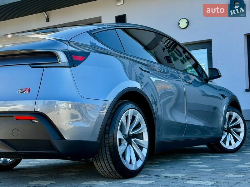 Внедорожник / Кроссовер Tesla Model Y 2025 в Дрогобыче