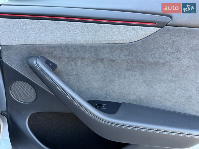 Внедорожник / Кроссовер Tesla Model Y 2025 в Дрогобыче