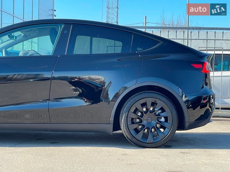 Внедорожник / Кроссовер Tesla Model Y 2024 в Киеве