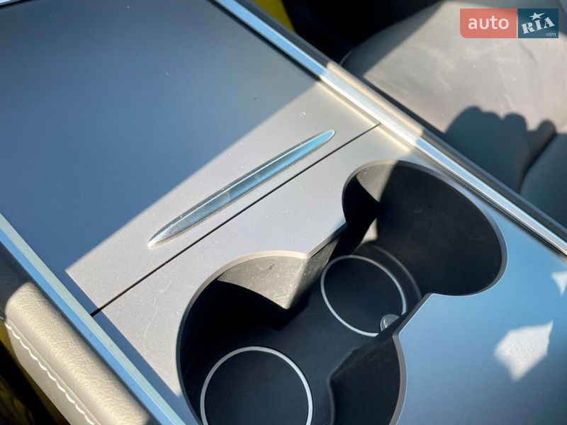 Внедорожник / Кроссовер Tesla Model Y 2024 в Киеве