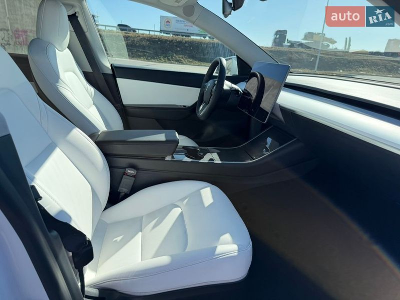Позашляховик / Кросовер Tesla Model Y 2021 в Львові
