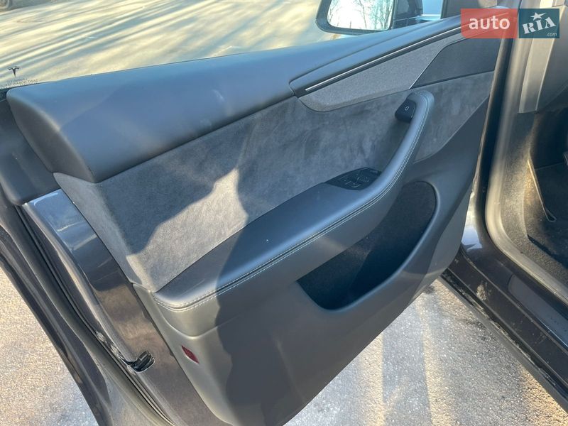 Внедорожник / Кроссовер Tesla Model Y 2025 в Ровно