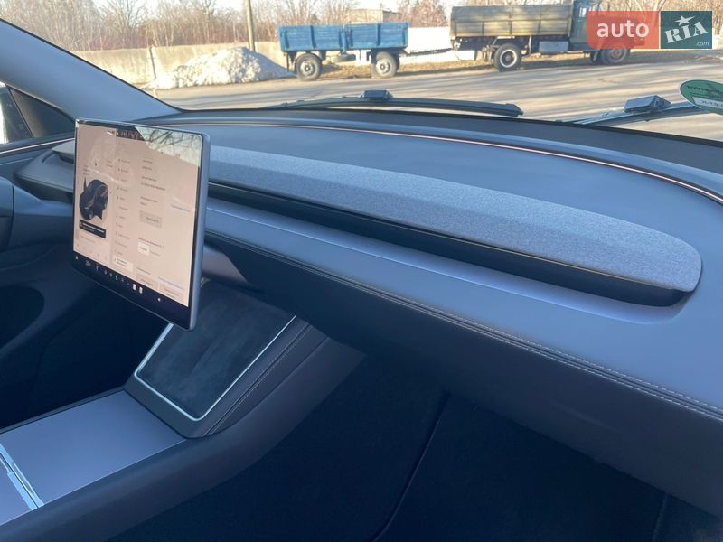 Внедорожник / Кроссовер Tesla Model Y 2025 в Ровно