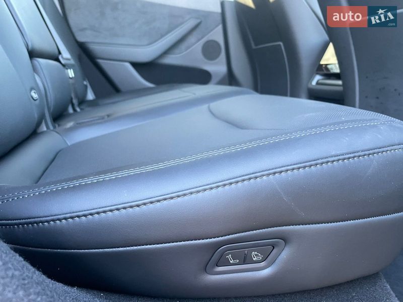 Внедорожник / Кроссовер Tesla Model Y 2025 в Ровно