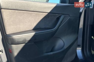Позашляховик / Кросовер Tesla Model Y 2021 в Львові