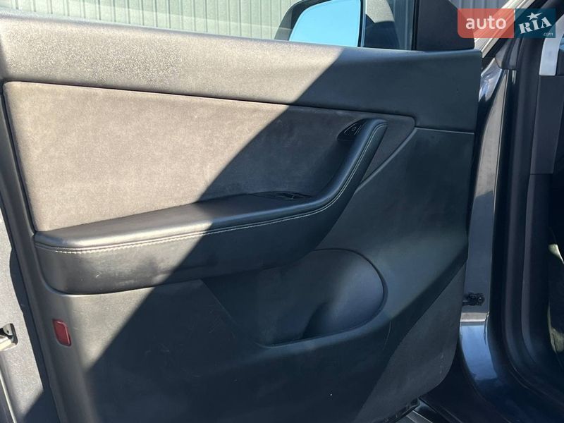 Внедорожник / Кроссовер Tesla Model Y 2021 в Львове