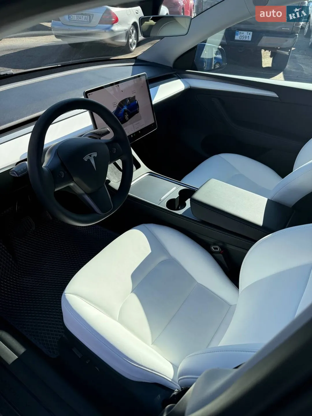 2024 Tesla Model Y - мініатюра 8