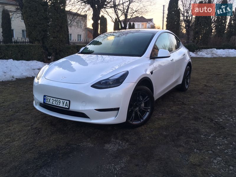 Tesla Model Y 2024