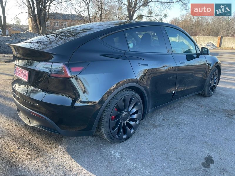 Позашляховик / Кросовер Tesla Model Y 2024 в Рівному