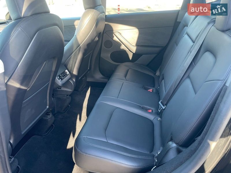 Позашляховик / Кросовер Tesla Model Y 2024 в Рівному