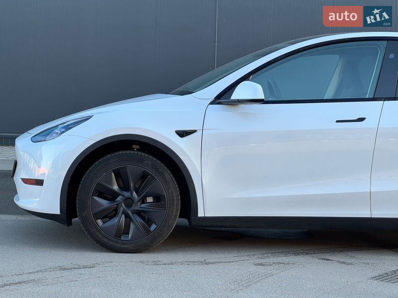 Внедорожник / Кроссовер Tesla Model Y 2024 в Киеве