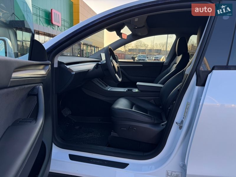 Внедорожник / Кроссовер Tesla Model Y 2024 в Киеве