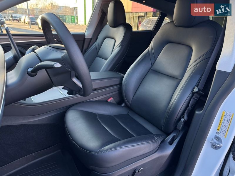 Внедорожник / Кроссовер Tesla Model Y 2024 в Киеве