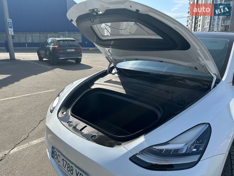Позашляховик / Кросовер Tesla Model Y 2021 в Львові