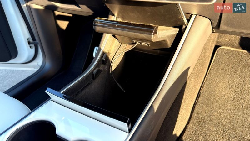 Позашляховик / Кросовер Tesla Model Y 2020 в Києві фото 35 Позашляховик / Кросовер Tesla Model Y 2020 в Києві