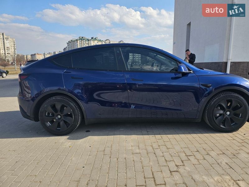 Внедорожник / Кроссовер Tesla Model Y 2023 в Львове