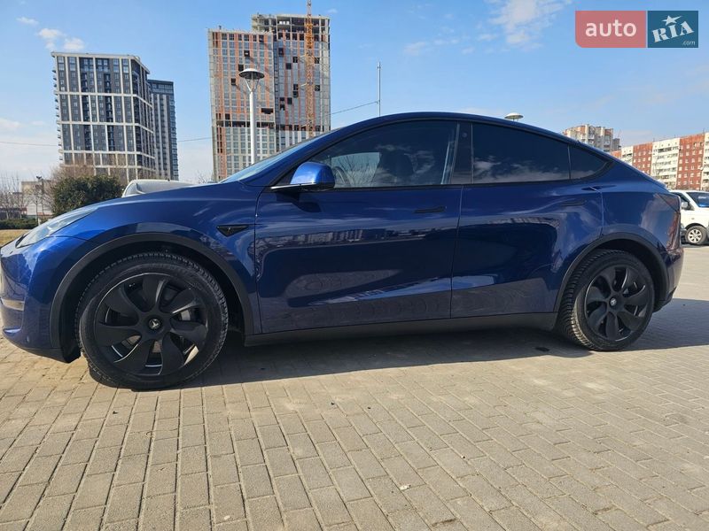 Внедорожник / Кроссовер Tesla Model Y 2023 в Львове