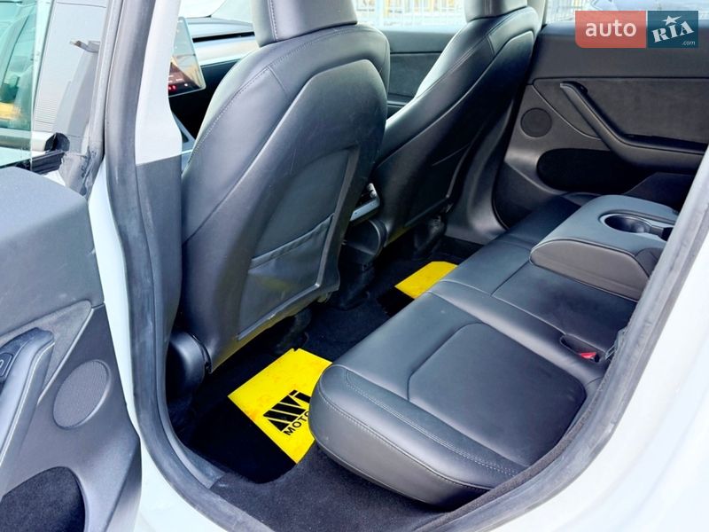 Внедорожник / Кроссовер Tesla Model Y 2023 в Киеве