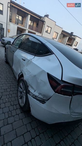 Внедорожник / Кроссовер Tesla Model Y 2021 в Ровно