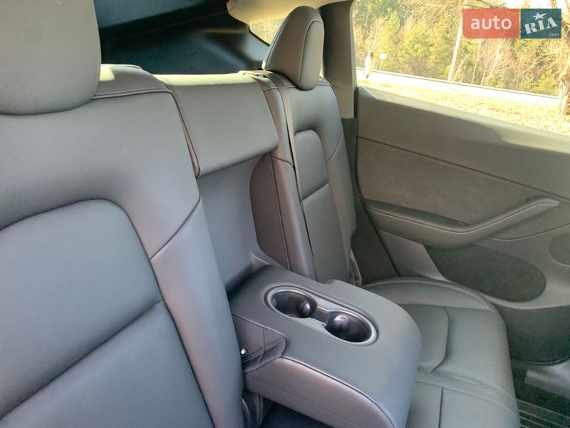 Позашляховик / Кросовер Tesla Model Y 2023 в Києві фото 18 Позашляховик / Кросовер Tesla Model Y 2023 в Києві