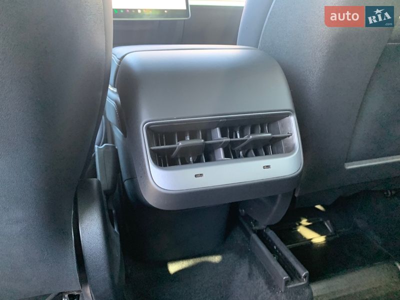 Позашляховик / Кросовер Tesla Model Y 2023 в Києві фото 25 Позашляховик / Кросовер Tesla Model Y 2023 в Києві