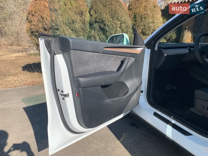 Позашляховик / Кросовер Tesla Model Y 2023 в Києві фото 33 Позашляховик / Кросовер Tesla Model Y 2023 в Києві