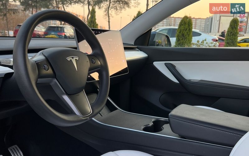 Внедорожник / Кроссовер Tesla Model Y 2020 в Львове