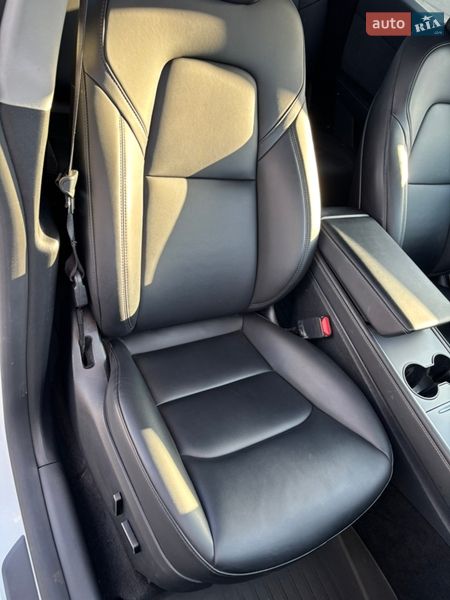 Позашляховик / Кросовер Tesla Model Y 2023 в Тернополі