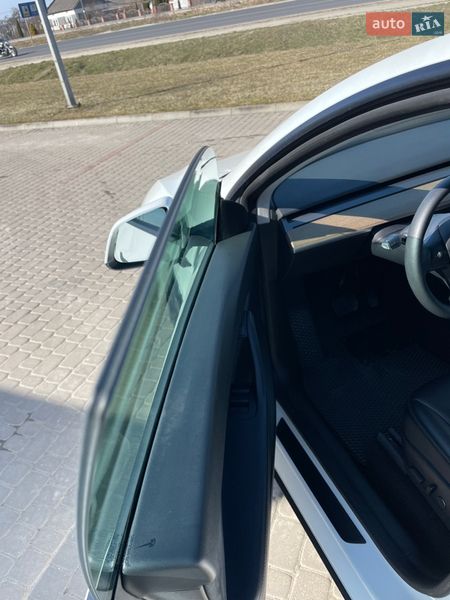 Позашляховик / Кросовер Tesla Model Y 2021 в Львові