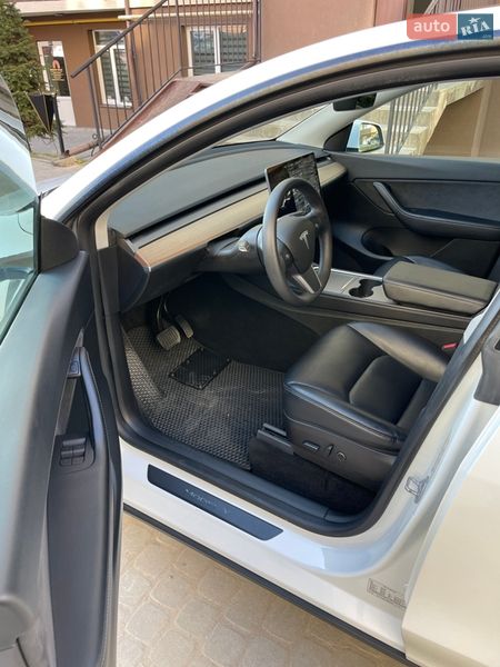 Позашляховик / Кросовер Tesla Model Y 2021 в Львові