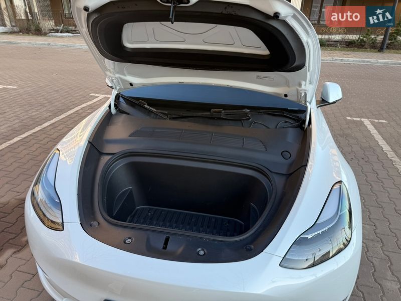 Позашляховик / Кросовер Tesla Model Y 2024 в Києві фото 14 Позашляховик / Кросовер Tesla Model Y 2024 в Києві