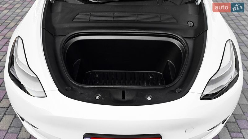 Внедорожник / Кроссовер Tesla Model Y 2023 в Ровно