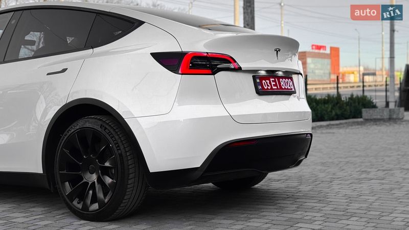 Внедорожник / Кроссовер Tesla Model Y 2023 в Ровно