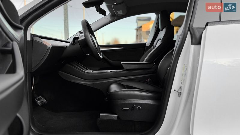 Внедорожник / Кроссовер Tesla Model Y 2023 в Ровно