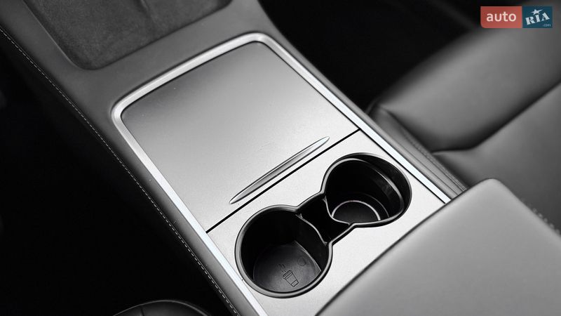 Внедорожник / Кроссовер Tesla Model Y 2023 в Ровно