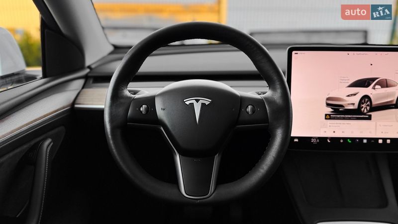 Внедорожник / Кроссовер Tesla Model Y 2023 в Ровно