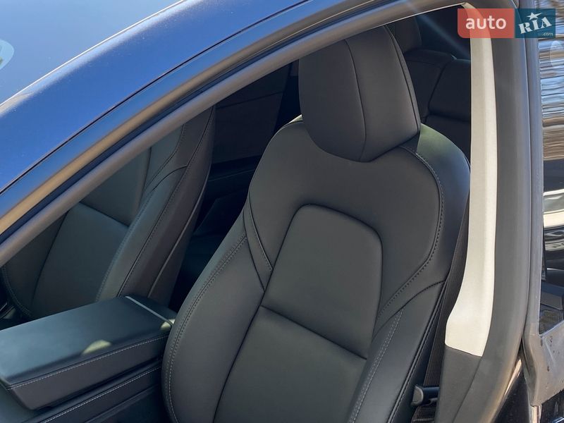 Позашляховик / Кросовер Tesla Model Y 2024 в Києві