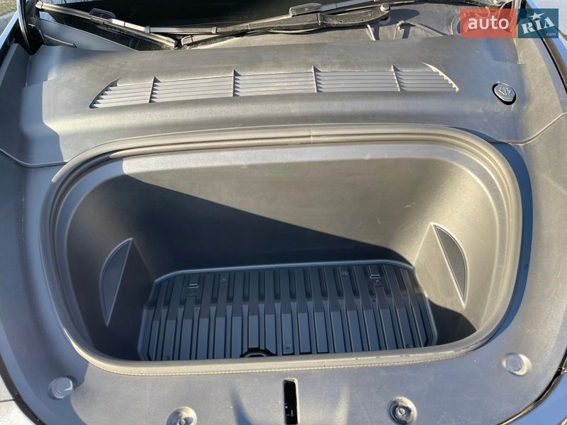 Внедорожник / Кроссовер Tesla Model Y 2024 в Стрые