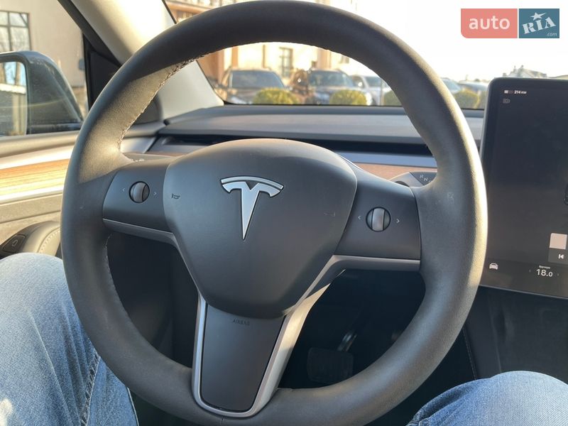Внедорожник / Кроссовер Tesla Model Y 2024 в Стрые