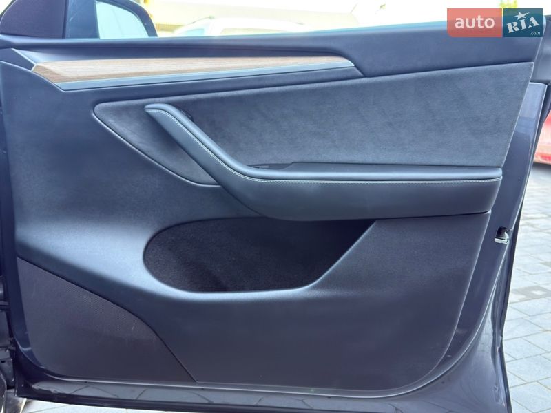 Внедорожник / Кроссовер Tesla Model Y 2024 в Черновцах