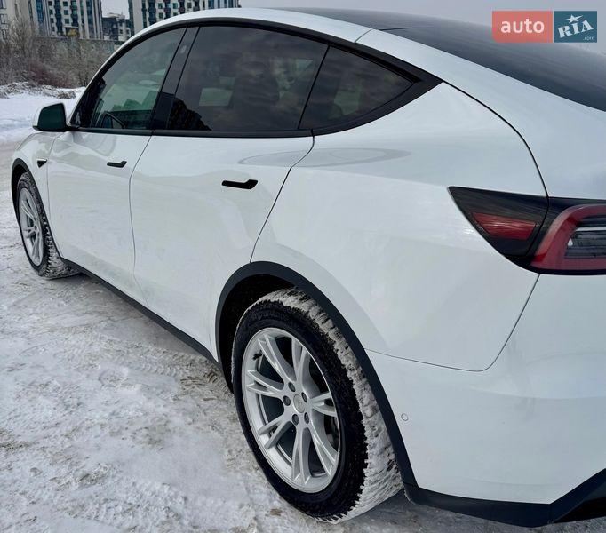 Внедорожник / Кроссовер Tesla Model Y 2022 в Киеве