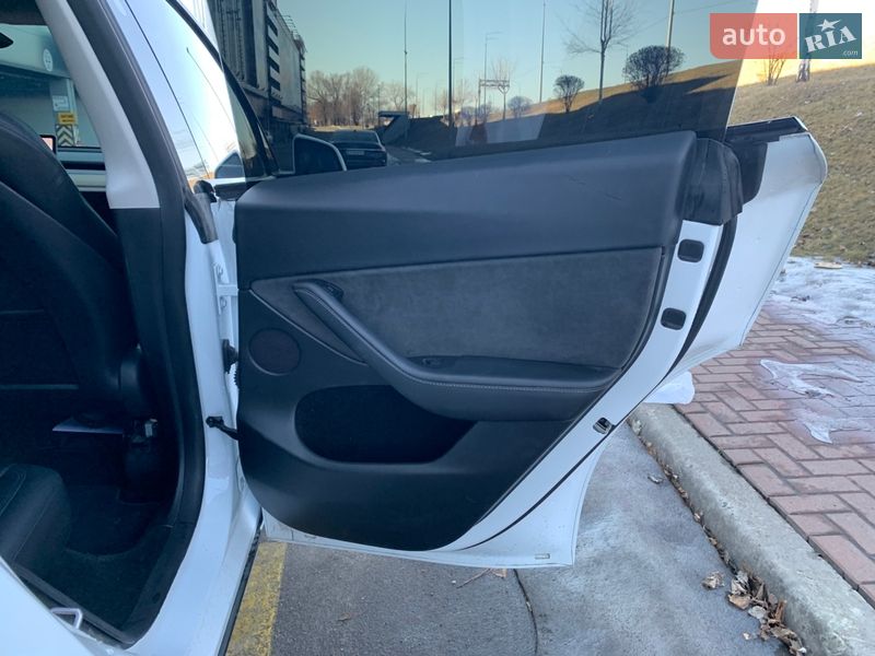 Позашляховик / Кросовер Tesla Model Y 2023 в Києві