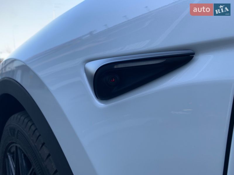 Позашляховик / Кросовер Tesla Model Y 2023 в Києві