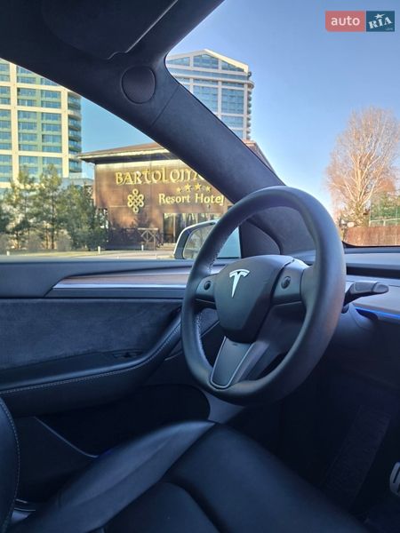Внедорожник / Кроссовер Tesla Model Y 2023 в Днепре